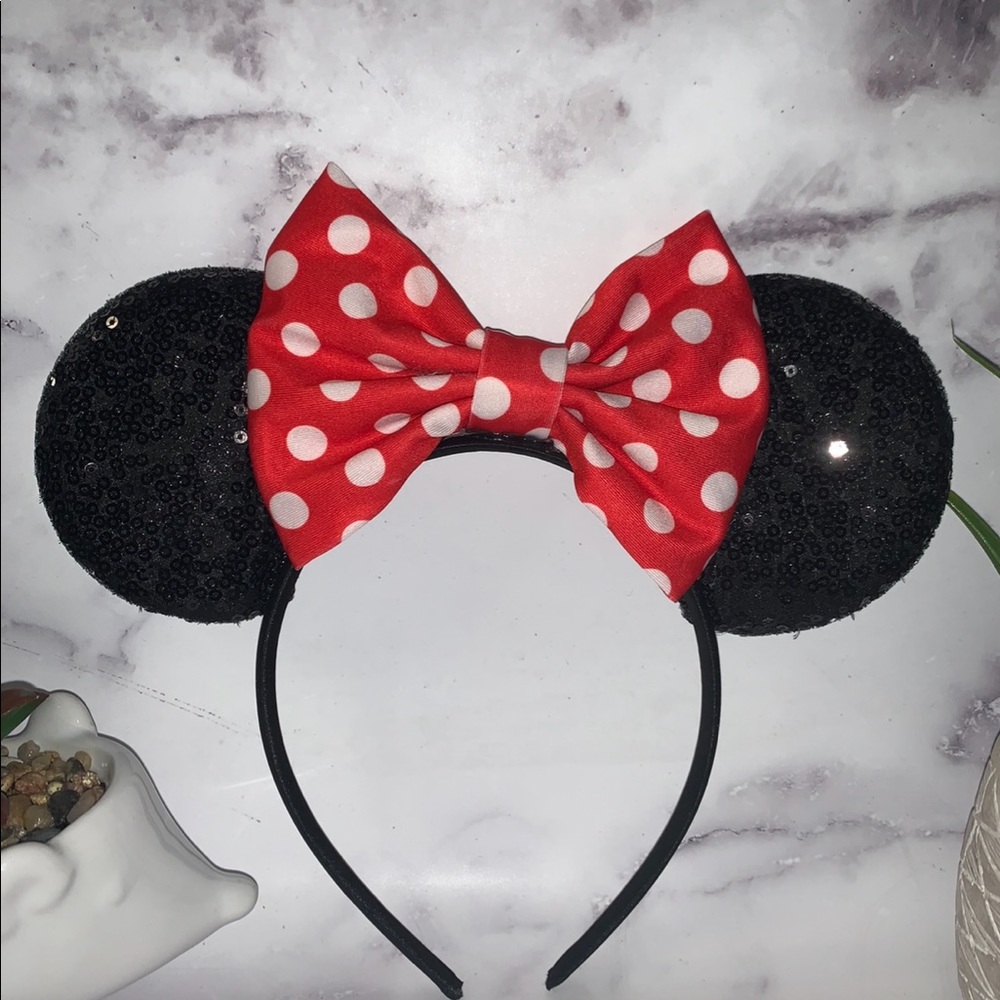 Minnie Mouse ears